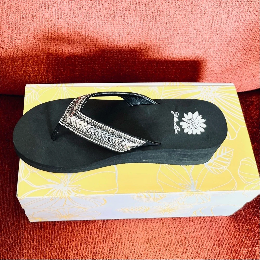 Yellow Box Flip  flops Skyllah  (Crystals) color clear medium width New In Box - Picture 2 of 5
